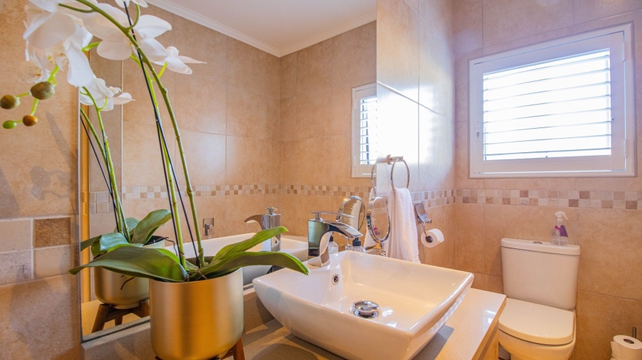 3 Bedroom Property for Sale in Blue Lagoon Western Cape
